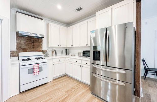Seville Historic District Cabaña | The Downtown Two-Door Historic Cottage in beautiful Pensacola