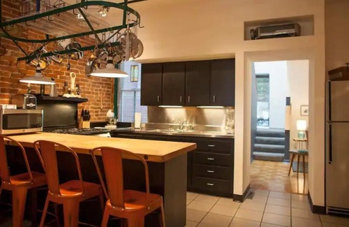 Downtown St. Louis Casa | The Doxie - Townhouse in Historic Soulard