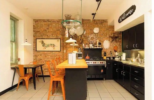 Downtown St. Louis Casa | The Doxie - Townhouse in Historic Soulard