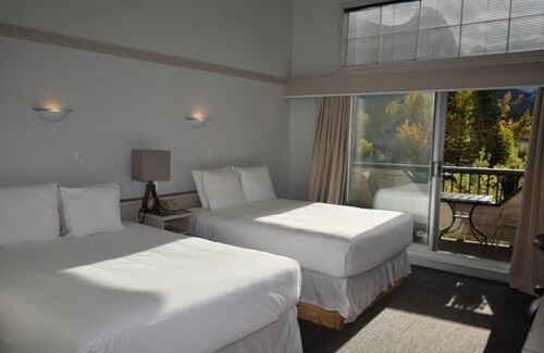 Canmore Hotel | The Drake Inn