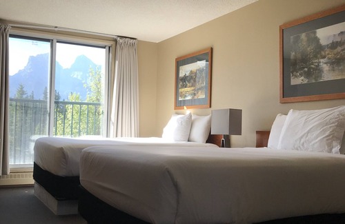 Canmore Hotel | The Drake Inn