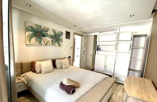 Anfa Casa | The Dream 23-Modern, Comfortable in Heart of Casa
