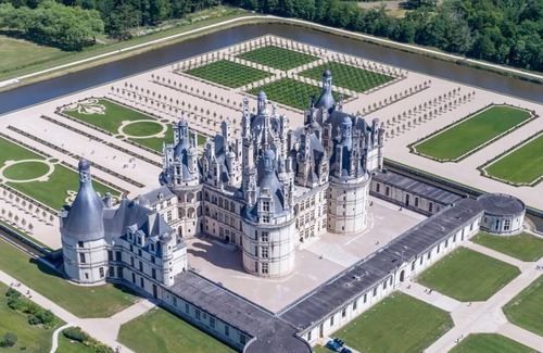 Mont-pres-Chambord Casa | The dream catcher: unusual experience with swimming pool 10 minutes from Chambord / Cheverny