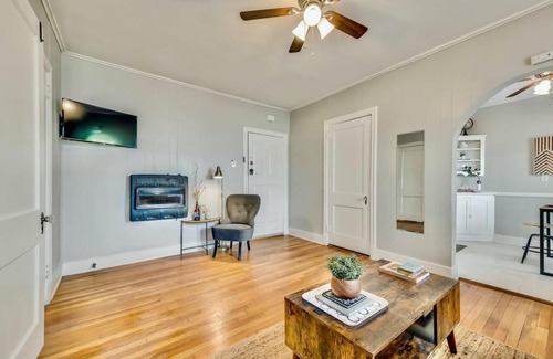 Lower Greenville Apartamento | The Dreamy Escape on Lower Greenville