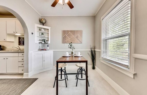 Lower Greenville Apartamento | The Dreamy Escape on Lower Greenville