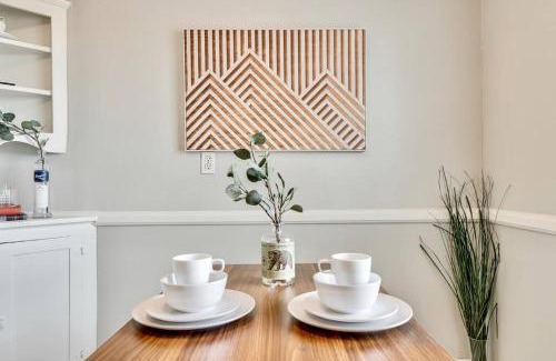 Lower Greenville Apartamento | The Dreamy Escape on Lower Greenville