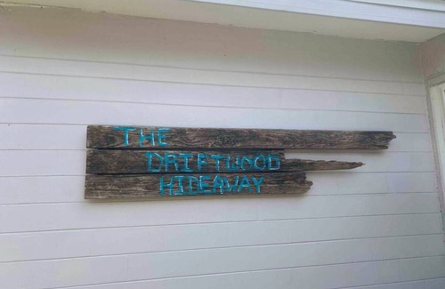Holly Hill Casa | The Driftwood Hideaway - Daytona Beach, FL - Minutes from the Beach & More!!