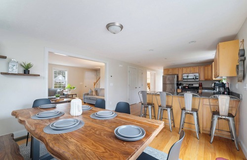 East Falmouth Casa | The Driftwood Home, 5 min from Mashpee Commons, AC