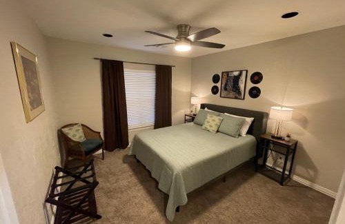 Chickasha Casa | The Drover House by USAO in Chickasha, Fenced Yard, King Bed, Smart TV, High Speed WIFI & Covered Parking