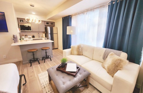 Greenhills Apartamento | The Drummond Luxury Hotel