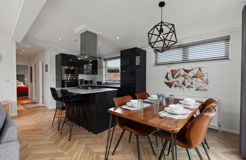 Canaston Bridge Casa | The Duck Pond - Countryside, Hot Tub