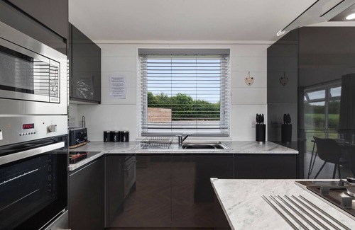 Canaston Bridge Casa | The Duck Pond - Countryside, Hot Tub
