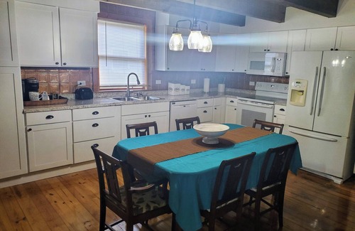 Elizabethtown Cabina | The Ducks Winter Nest @ White Lake NC