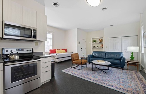 East Market District Condominio | The Duet - Sleeps 8 / Stay NULU Marketplace