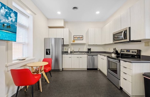 East Market District Condominio | The Duet - Sleeps 8 / Stay NULU Marketplace
