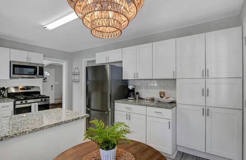 Eau Claire Casa | The Duke | 3BR 1 BA | Pet Friendly!