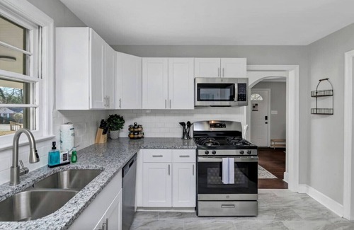Eau Claire Casa | The Duke | 3BR 1 BA | Pet Friendly!