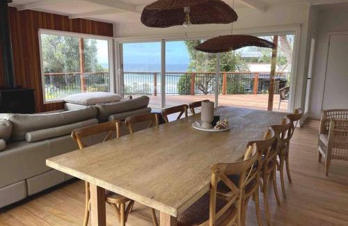 Lake Tyers Beach Casa | The Dunes *Beachfront* Lake Tyers Beach