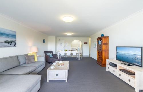 Fingal Bay Apartamento | The Dunes15 fabulous unit with pool tennis court and across the road to the beach