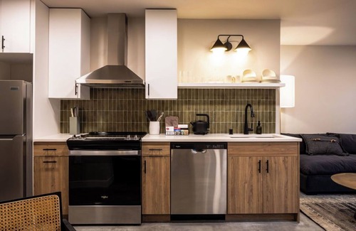 Tenney-Lapham Apartamento | The Dylin by Mint House
