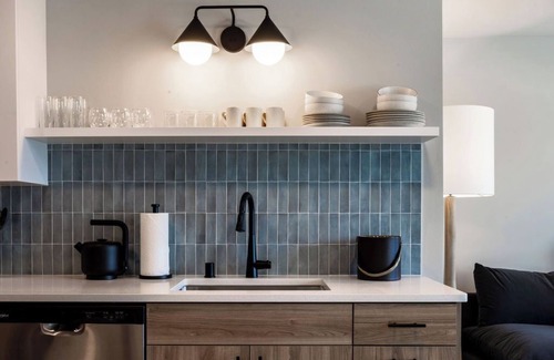 Tenney-Lapham Apartamento | The Dylin by Mint House