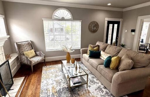 South Central Houston Casa | The Eagles Retreat