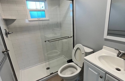 Parker Hotel | The East Bay Inn Room 1 - Cozy hotel in brilliant Panama City with AC, WiFi
