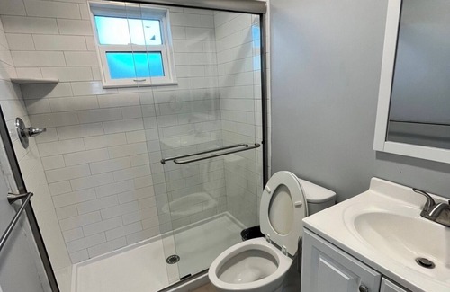 Parker Hotel | The East Bay Inn Room 3 - Cozy hotel in brilliant Panama City with AC, WiFi