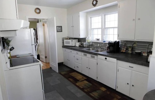 Morris Casa | The East Side Inn is a charming little house in the small town of Morris, Minnesota.