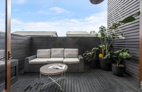 Fitzroy Casa | 'The Ebony' Explore Hip City-living in a Luxe Oasis