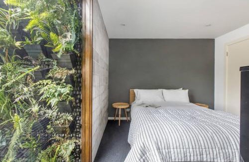 Fitzroy Casa | 'The Ebony' Explore Hip City-living in a Luxe Oasis