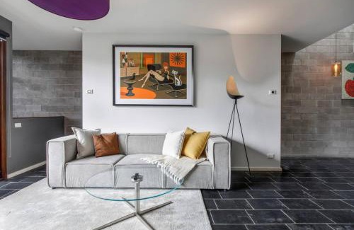 Fitzroy Casa | 'The Ebony' Explore Hip City-living in a Luxe Oasis