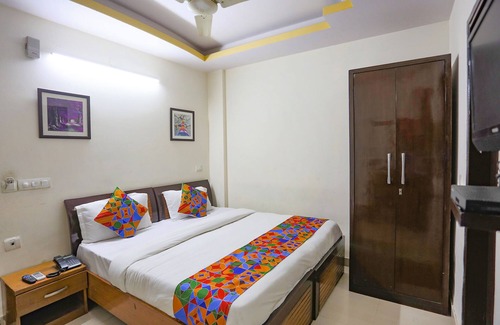 Okhla Hotel | HOTEL THE PARADISE Near Apollo Hospital