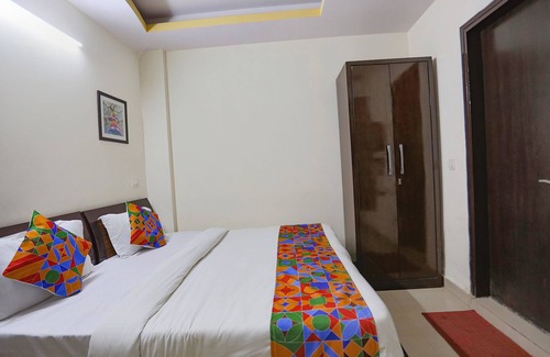 Okhla Hotel | HOTEL THE PARADISE Near Apollo Hospital