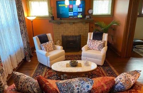 St. Joseph Apartamento | The Edmond an 1887 Arts & Crafts gem