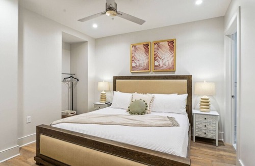 Central Business District Hotel | All Ensuites 4BD! Rooftop pool and hot tub on property, Walk to FQ/Superdome