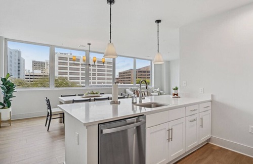Central Business District Hotel | Stylish 4BD Unit near French Quarter/Superdome