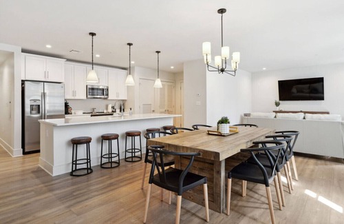 Central Business District Hotel | Perfect Group 6BD Unit! Walk to French Quarter & Superdome