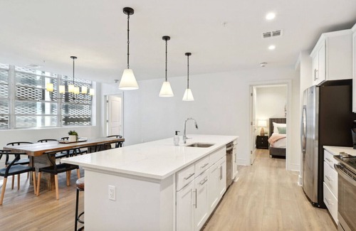 Central Business District Hotel | Perfect Group 6BD Unit! Walk to French Quarter & Superdome