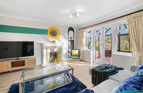 Duxford Casa | The Elegant Cambridge Abode Parking