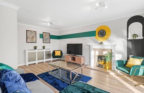 Duxford Casa | The Elegant Cambridge Abode Parking