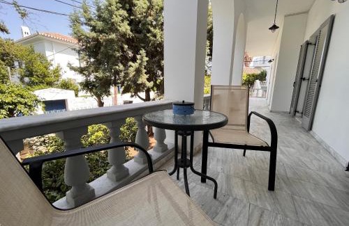 Spetses Apartamento | The Elegant Summer House