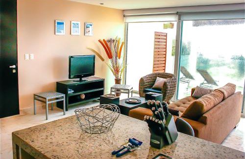 Zazil-ha Apartamento | The Elements Oceanfront & Beachside Condo Hotel