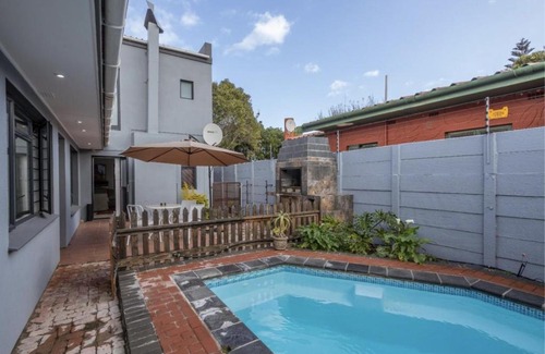 Gordons Bay Central Casa | The Elephant Cottage