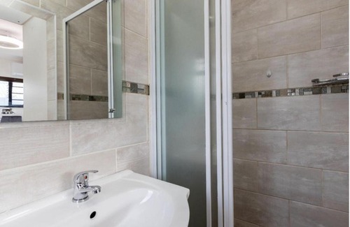 Gordons Bay Central Casa | The Elephant Cottage