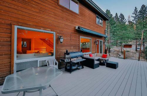 Upper Kingsbury Casa | The Elevator House - Sleeps 10