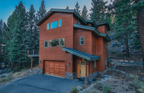 Upper Kingsbury Casa | The Elevator House - Sleeps 10