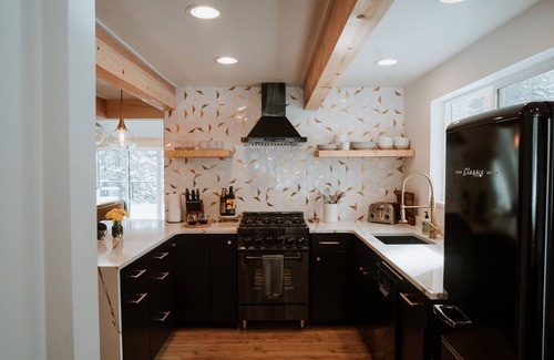 Valley of the Sun Cabina | Upscale A-Frame. Hot Tub. Dog Friendly. Elope. Close to Breckenridge
