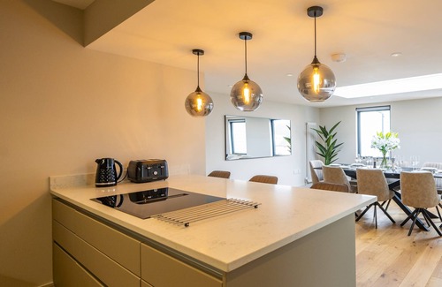Henley Casa | The Elizabeth Suite - 3 Bedroom With Parking