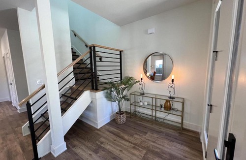 Fayetteville Casa | The Elm - Urban Downtown Home - South Fayetteville